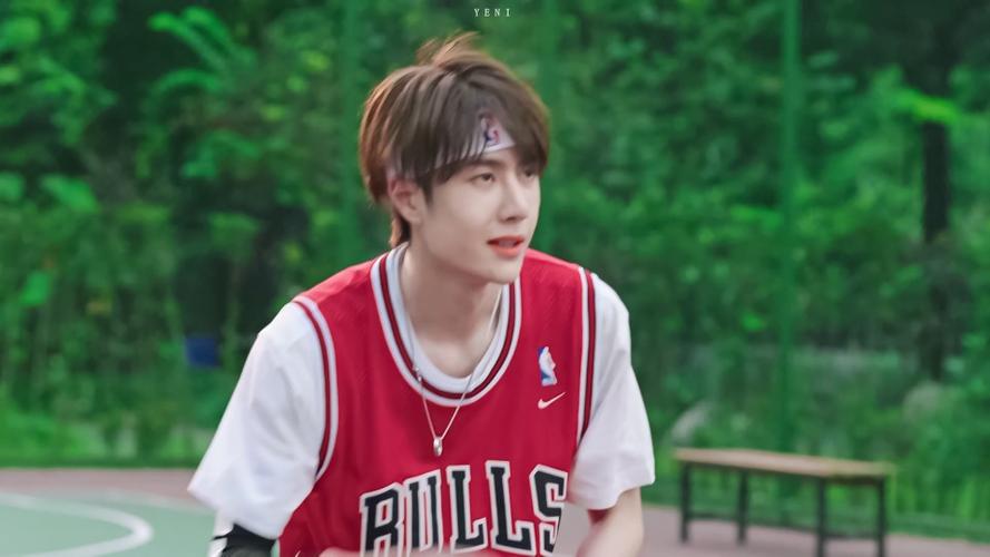 王一博季向空陪你到世界之巅篮球