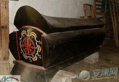 梦见黑色棺材一般要分两层意思来理解,"棺材"在传统解梦理论中预兆