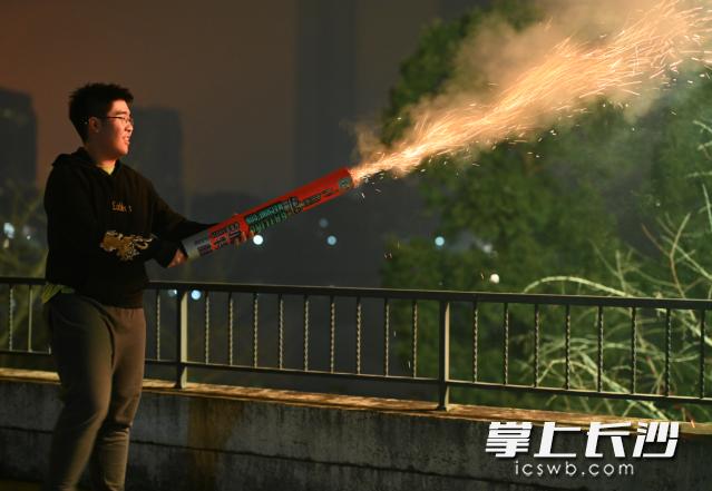 浏阳花炮春节销量增长50% "加特林"爆红带火小产品烟花