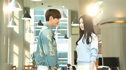 张慧雯,李易峰演绎校园恋情.