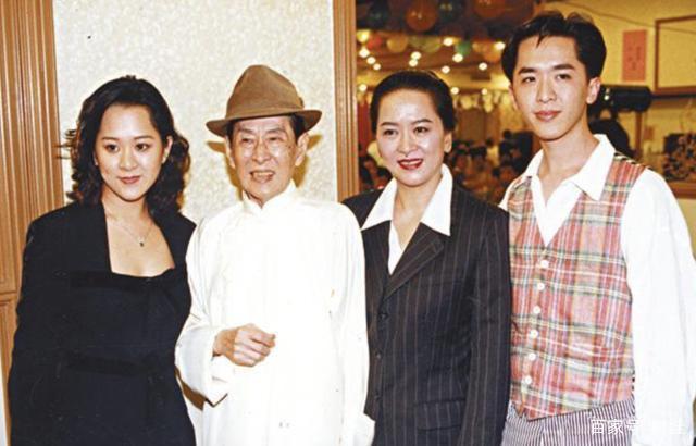 资深艺人邓永祥74岁妻子洪金梅低调入院,曾与子女上演