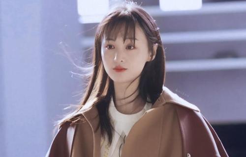 郑爽18岁照片疯传,和现在对比颜值没变过,唯独气质变了