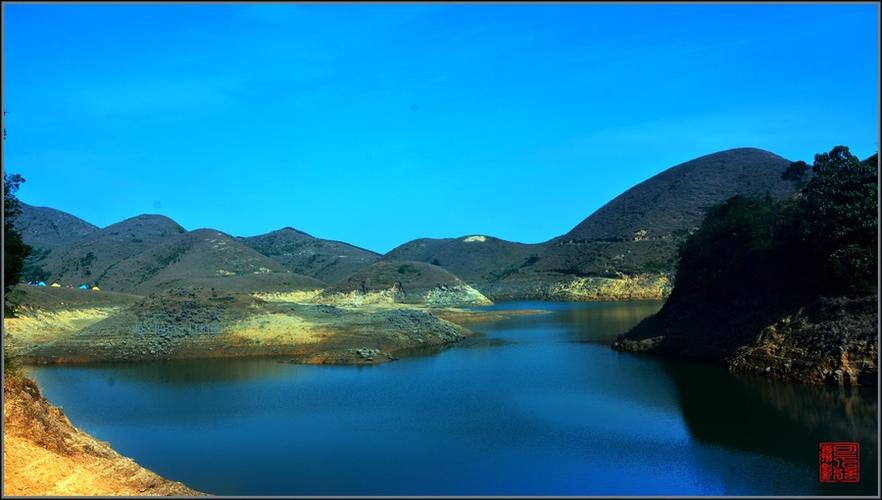 晨曦中的高山水库