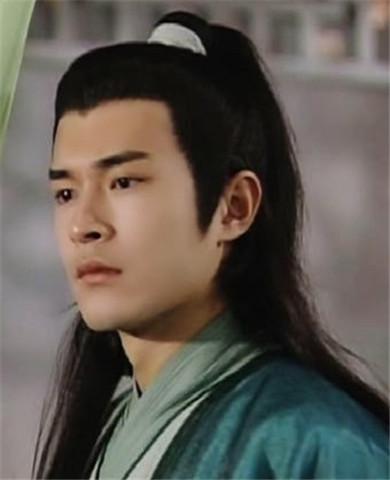 古天乐饰演《圆月弯刀》里的丁鹏,在原著里被形容为"平平无奇"的男人