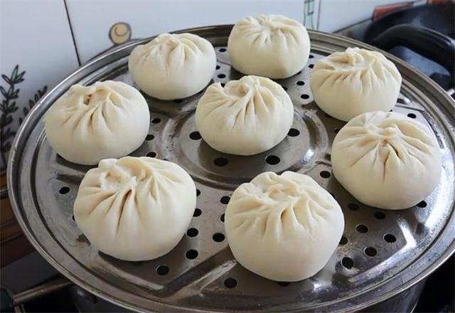 蒸包子记住不要直接上锅蒸诀窍全教你包子松软好吃不回缩