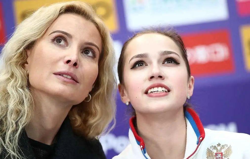 图特别里泽和平昌冬奥会冠军扎吉托娃.(图源:塔斯社)