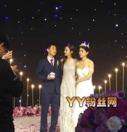 赵丽颖弟弟赵建飞老婆照片背景 大学生赵建飞结婚女方看重家世?