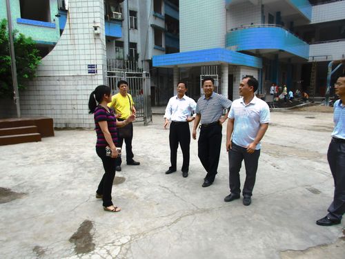 云浮教局领导梁德明到我校指导工作.jpg