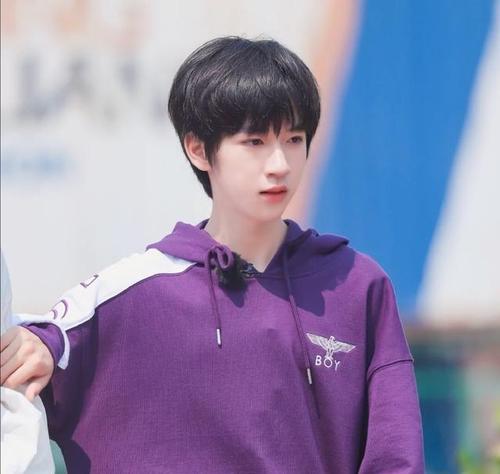 tnt小兔崽(贺峻霖)绝美神仙图片分享