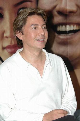 尊龙这颜值这气质,啧啧啧