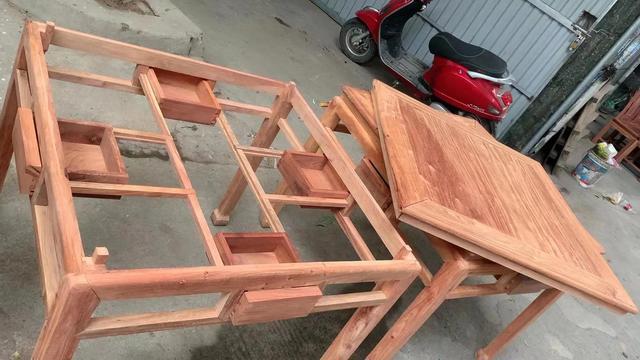 大果紫檀八仙桌原木榫卯呈现毛胚家具干净