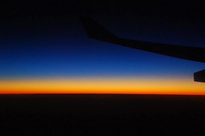 飞机上拍日出