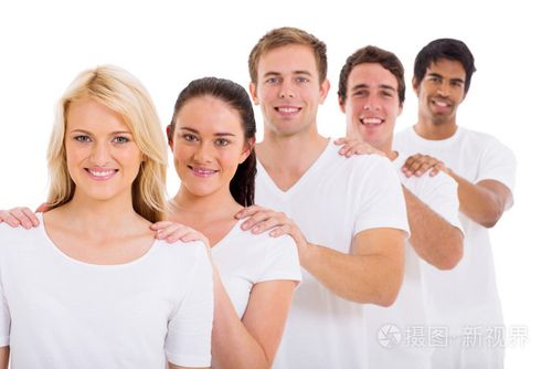 集团的朋友们站成一排