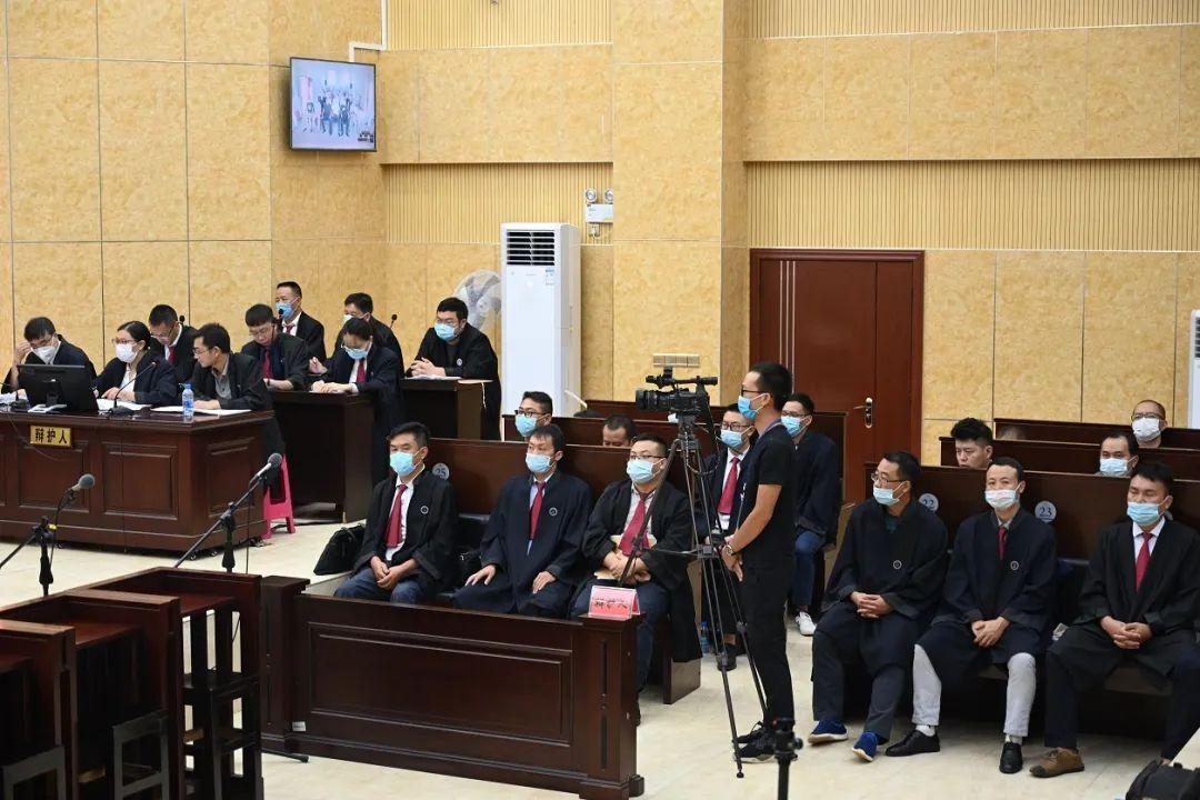 扫黑除恶丘北法院公开审理首例涉黑案件黑哥黑嫂势力难逃法网