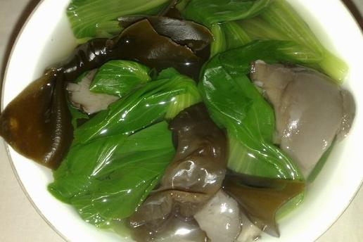  p>平菇海带汤是由鲜平菇等制作的食物,口味清淡. /p>