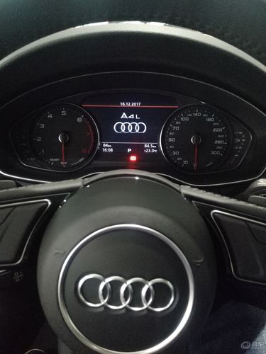 > 奥迪a4有红色的吗红色的现在比较少 汽车仪表盘上出现感叹号警示灯