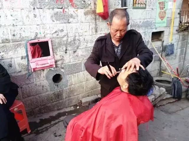 走近桂阳街头那些风雨坚守的剃头匠!