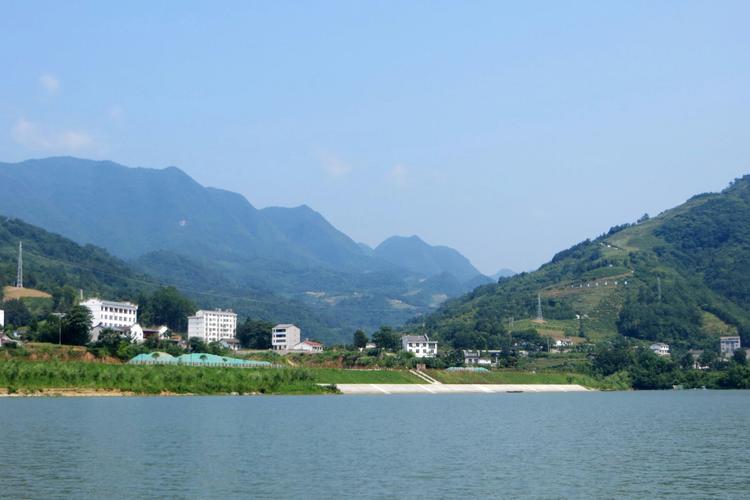 安康石泉中坝大峡谷,后柳水乡及古镇.