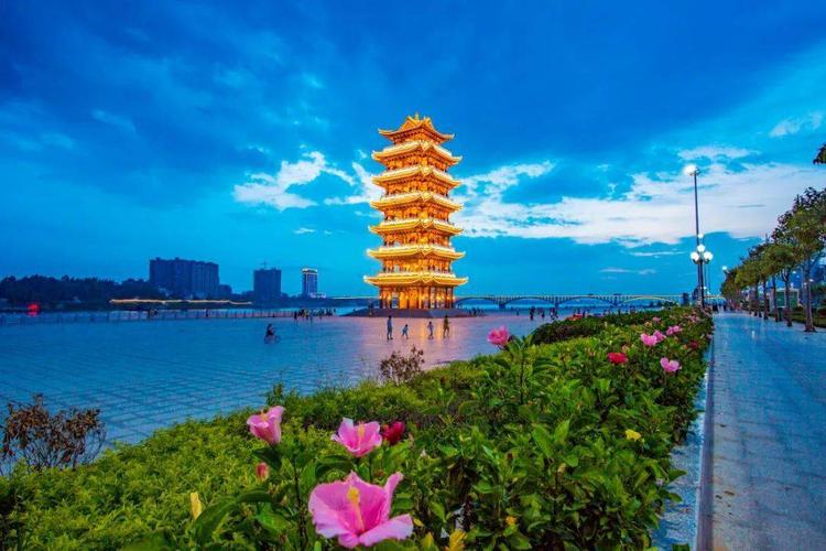 据了解,平南古称龚州,置县已有1700多年,区位优势明显,生态环境优美