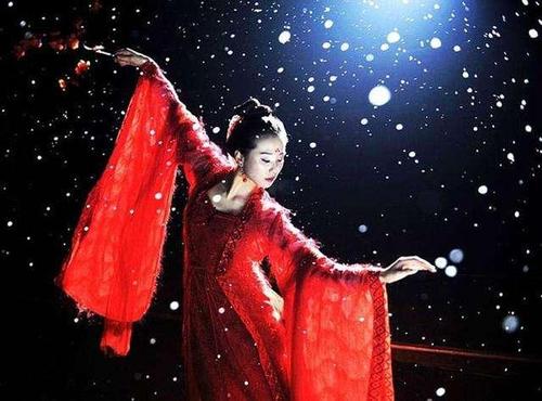 10,刘诗诗,这身红衣雪下舞,太美了