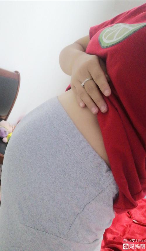 怀孕四个月都说我怀的是双胞胎肚子太大了