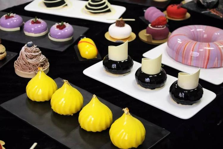 我们法式西点课程结合当今最流行趋势, 接近40余种配方皆有世界甜品