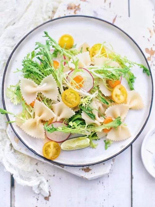 轻食沙拉丨摆盘的诀窍和命名的方法