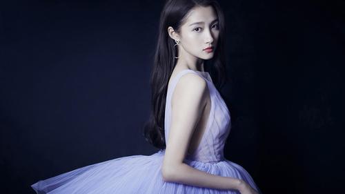 关晓彤紫色深v礼服性感写真