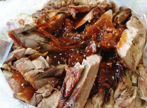 74徐州油烫鸭一提到烤鸭,大部分人都会先想到北京,其实咱们南京