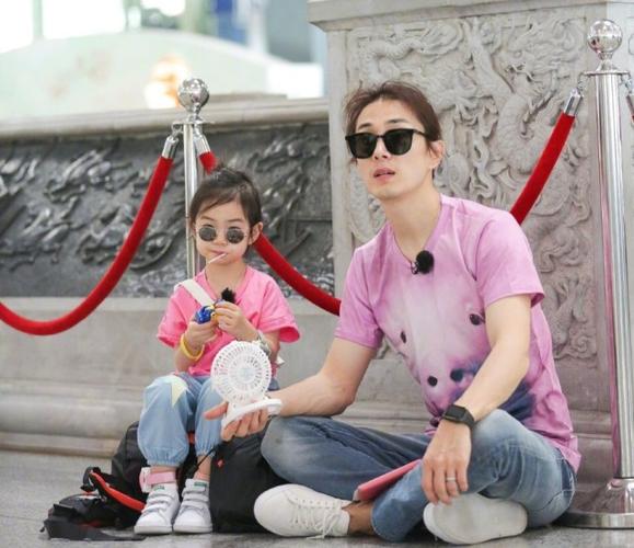 戚薇李承铉女儿lucky谐音"李love戚"不算什么,曾用名才是一绝