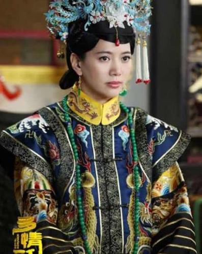 当年袁咏仪回归的这部电视剧,同样演宫女,吴谨言颜值秒杀魏璎珞