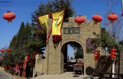 中国第一藏兵洞在洛阳,几千米长,里面能养马,一夫当关