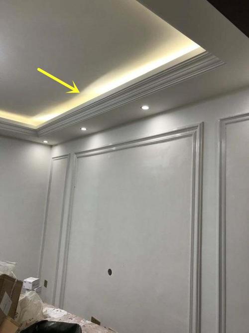 现在流行的新型灯带吊顶不用开灯槽贴一圈就行安装迅速便捷