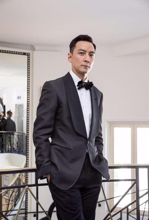 吴彦祖身高183cm,体重150斤,现在虽然也有45岁了,但他的身材一直维持