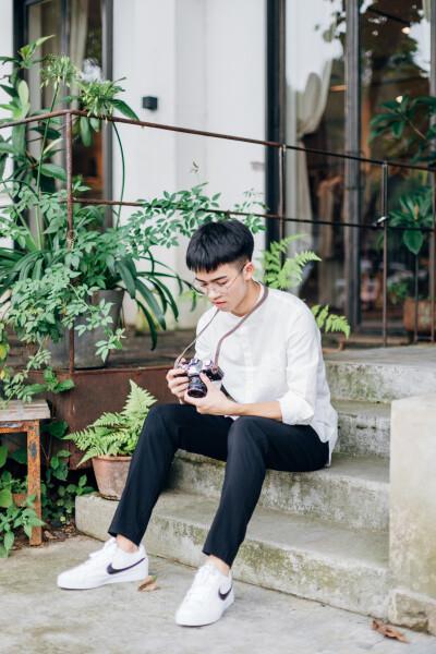 是少年啊摄影:洪小漩出镜:小天小天17岁,是个清朗俊秀的少年,初次见面