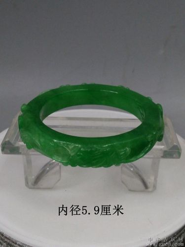 清代传世老坑天然冰种雕花翡翠手镯