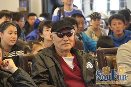 了30余家业余球队队员代表,更吸引了前辽足明星球员,现任辽足教练刘斌