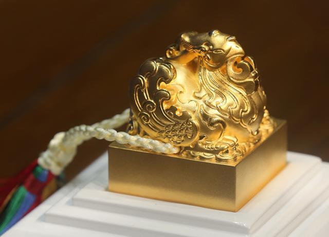 北京2022冬奥"金玉"徽宝全球限量发行|组图