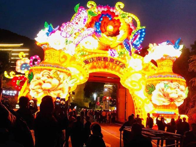 看灯会,泡温泉,拍飞瀑,玩滑道,中秋国庆来重庆南温泉占c位!