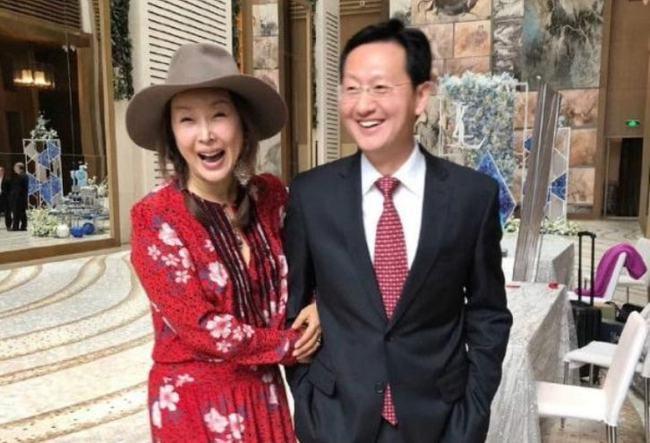 孙悦因为这段恋情深受打击,直到2年后与"词坛怪才"张俊以相识相恋,才