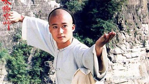 《南少林》《南少林三十六房》,你们要知道,吴京当年可是演方世玉