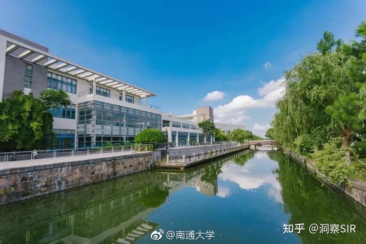 南通大学分为啬园校区,启秀校区,钟秀校区,启东校区.