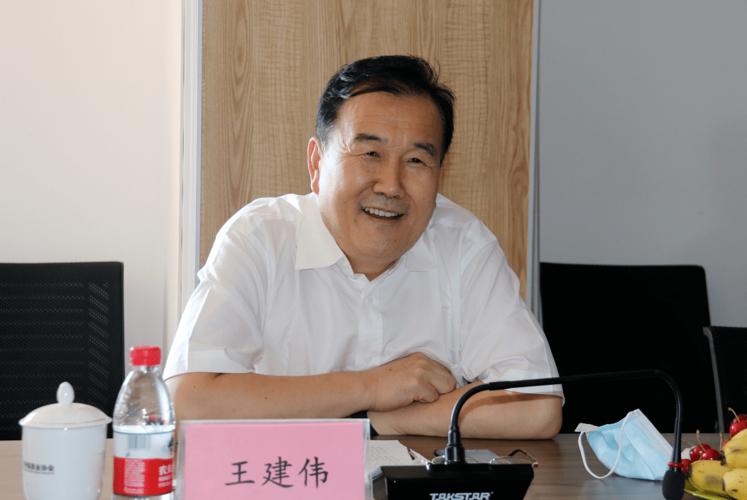 工信部信发司王建伟副司长一行到中酒协专题调研