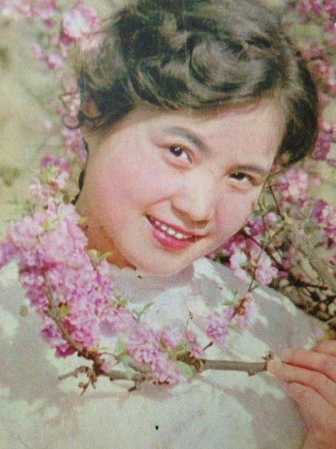 谢芳  