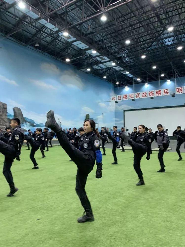 10名特警警花在这里展示别样风姿