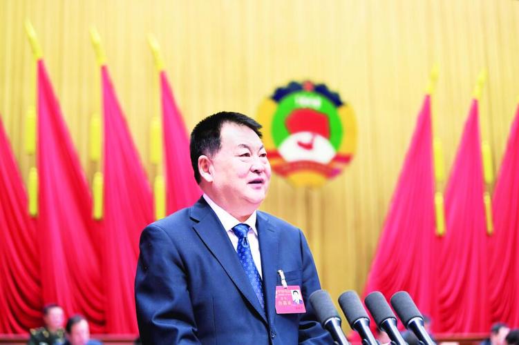 自治区政协十二届一次会议隆重开幕