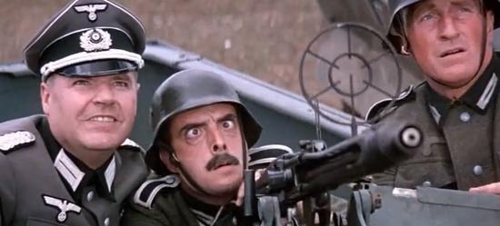 《虎口脱险》里的斗鸡眼德国机枪兵是不靠谱的代名词,但是伊朗导弹