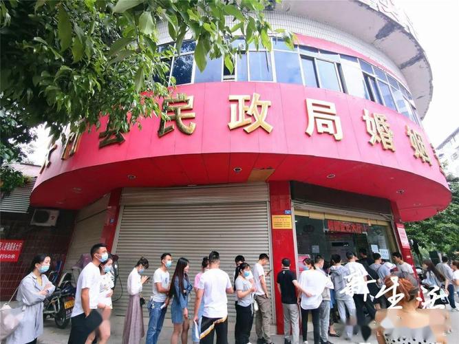 520的大竹民政局门口,人人人人人.