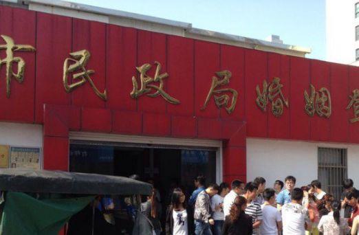 女儿要吃凉面,侄子要吃小龙虾,妻子:天亮了民政局门口