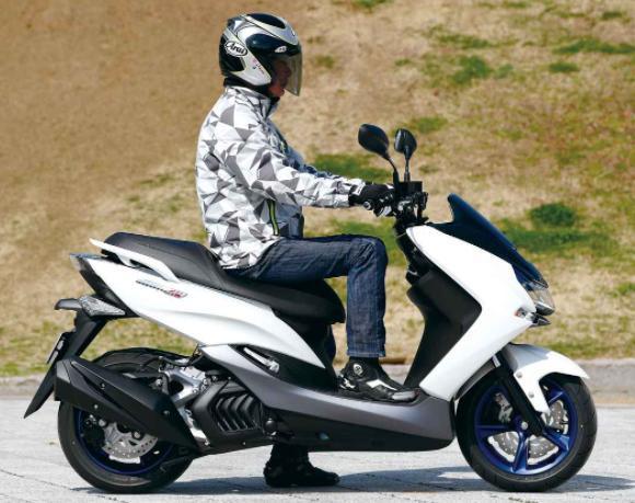 雅马哈"majesty s",可上高速公路行驶的155cc运动踏板